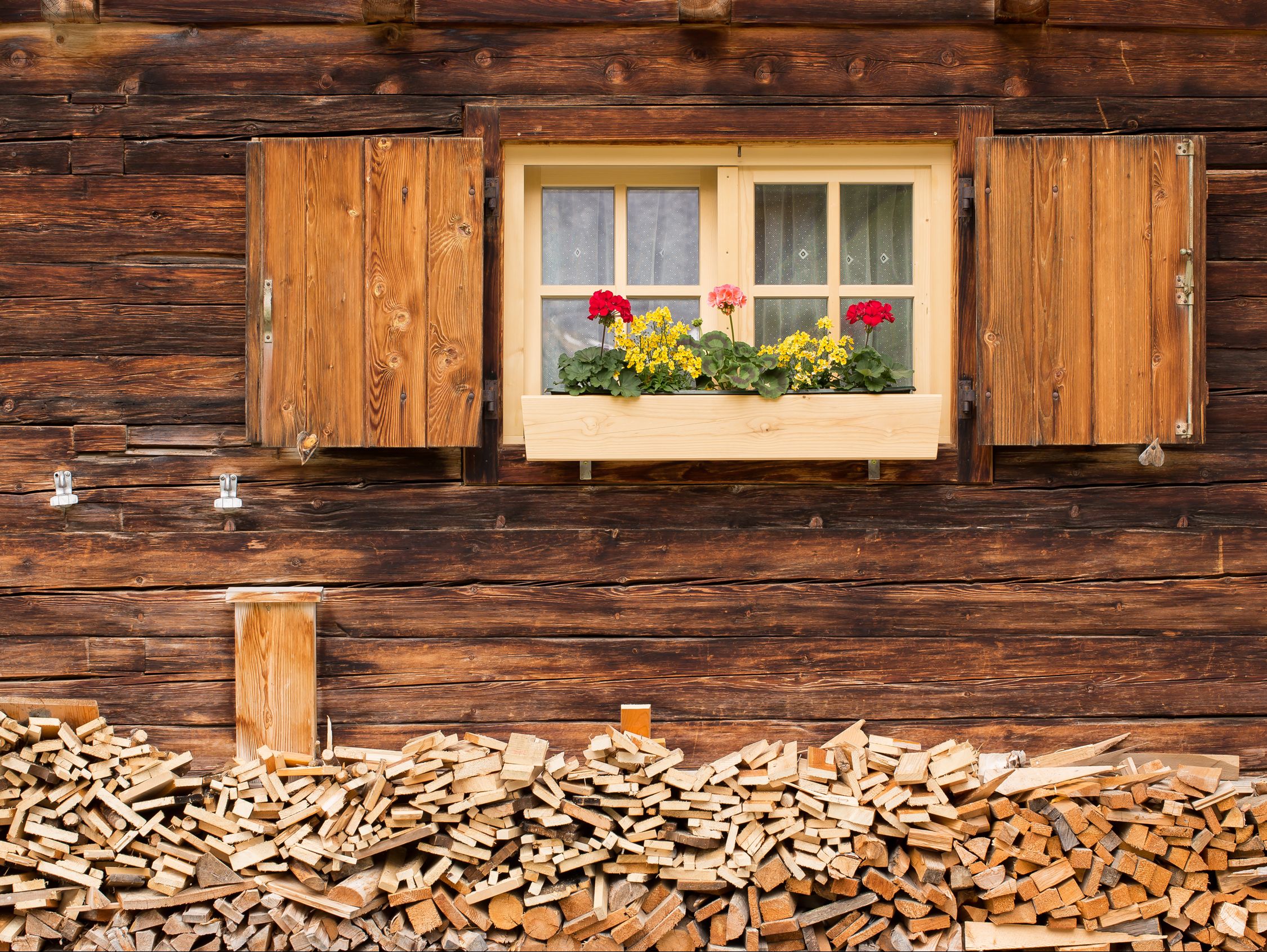 Holzhaus Fenster Grischuna